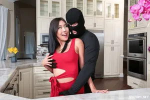 Anh xã yếu sinh lý, bà xã đành cắm sừng với chủ quán cà phê