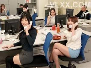 Em nhân viên vì tiền mà chấp nhận yêu cầu biến thái của gã quản lý