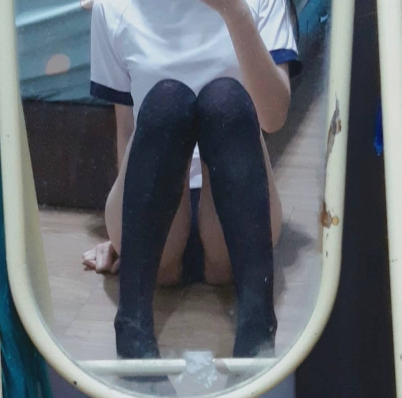Hai cô nàng nhà bên và cậu thanh niên số hưởng