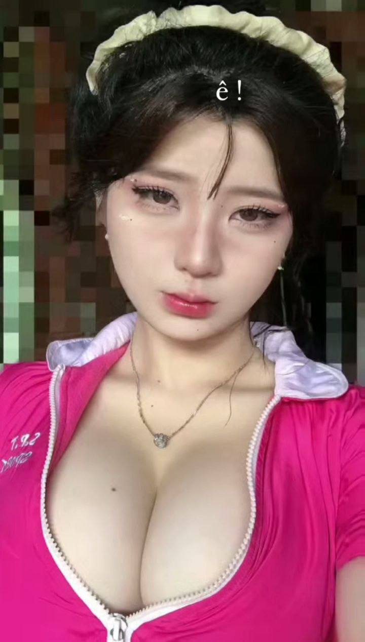 ở nhà một mình thủ dâm