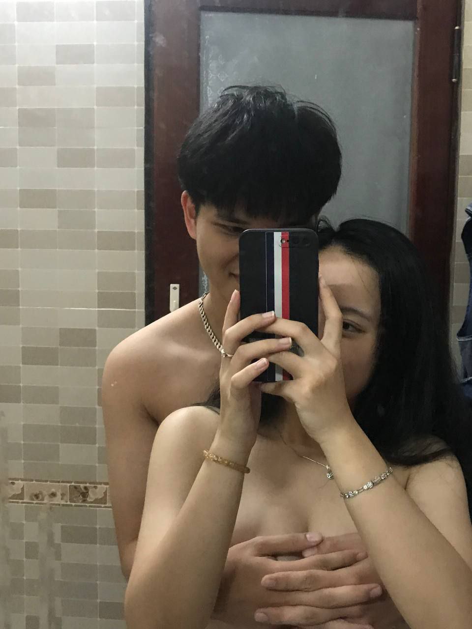 Cô em học sinh trên chuyến tàu điện cuối cùng trở thành mục tiêu của kẻ biến thái